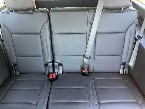Used 2025 GMC Yukon XL Denali AWD/4WD image 31