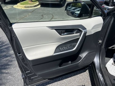 Used 2021 Toyota RAV4 XLE w/ Convenience Package AWD/4WD image 14