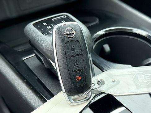 Used 2023 Nissan Rogue S AWD/4WD image 22