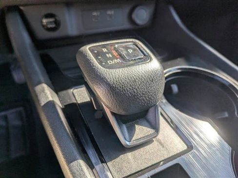 Used 2024 Nissan Rogue S image 11