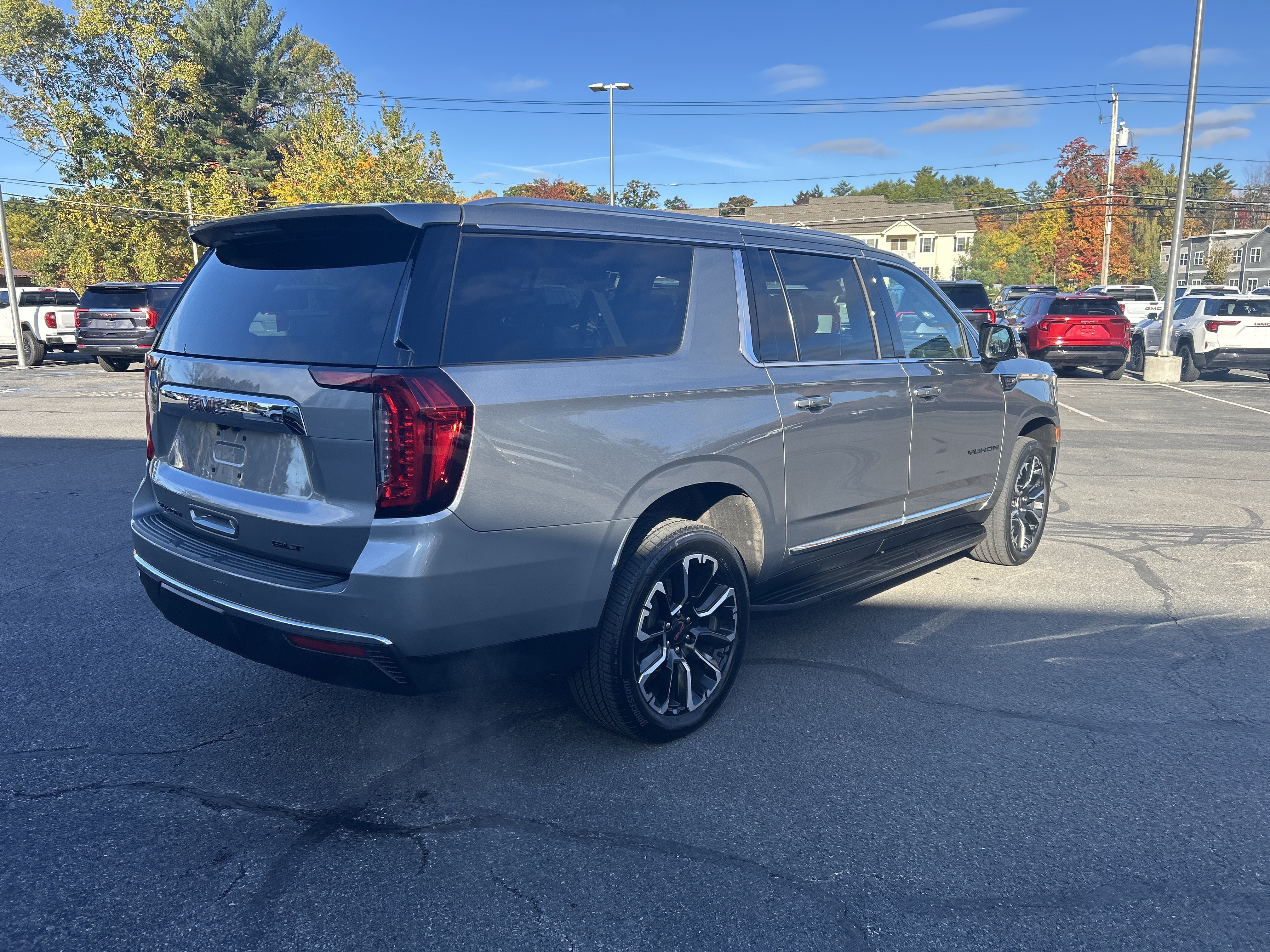 Used 2023 GMC Yukon XL SLT w/ SLT Luxury Package AWD/4WD image 15
