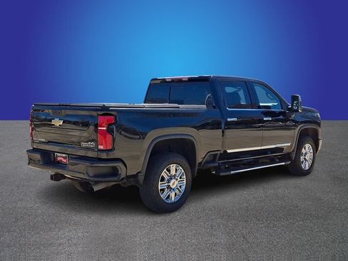 Used 2024 Chevrolet Silverado 2500 High Country w/ High Country Premium Package AWD/4WD image 4