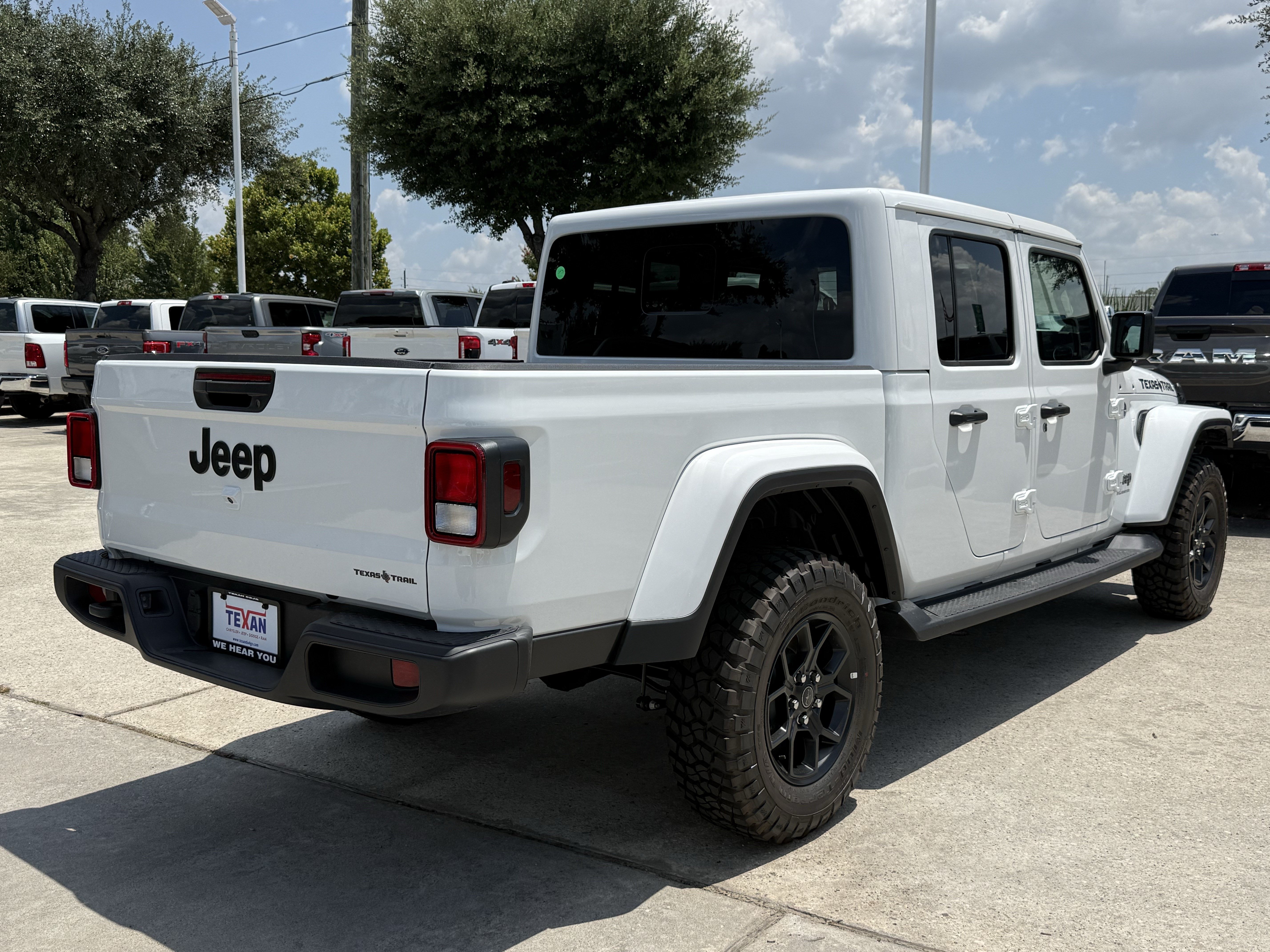 New 2026 Jeep Gladiator Mojave AWD/4WD image 5