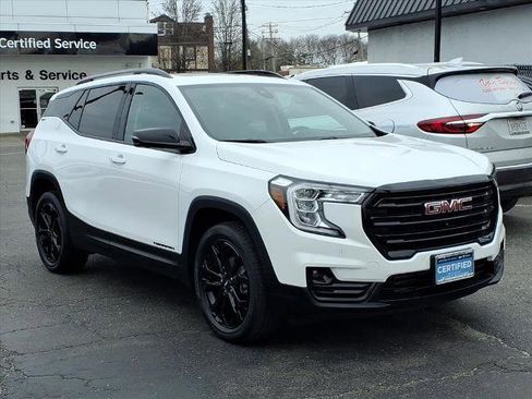 Used 2022 GMC Terrain SLT w/ Tech Package image 3