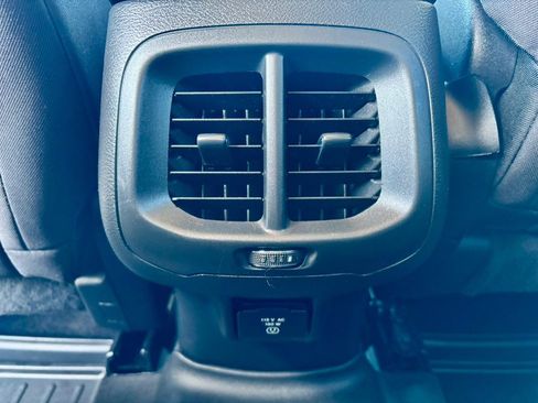 Used 2016 Jeep Cherokee Latitude w/ Cold Weather Group image 18