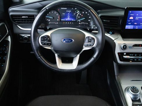 Used 2021 Ford Explorer XLT AWD/4WD image 11