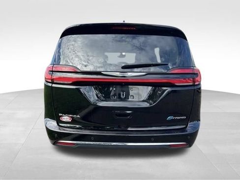 Used 2024 Chrysler Pacifica Limited FWD image 6