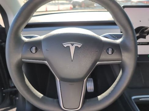 Used 2022 Tesla Model Y Performance image 9
