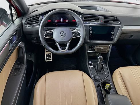 Used 2024 Volkswagen Tiguan SE R-Line image 10
