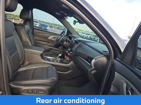 Used 2023 Chevrolet Traverse LT FWD image 11