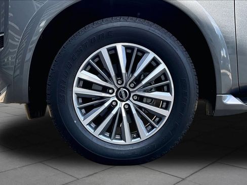 Used 2022 Nissan Armada SV w/ SV Appearance Package RWD image 11