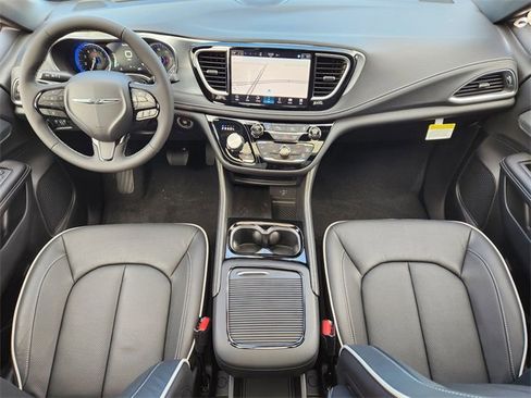 New 2026 Chrysler Pacifica Limited image 21