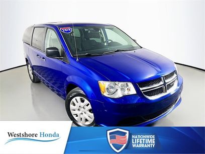 Used 2019 Dodge Grand Caravan SE w/ UConnect Hands-Free Group