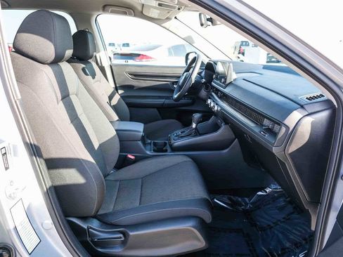 Used 2025 Honda CR-V LX image 17