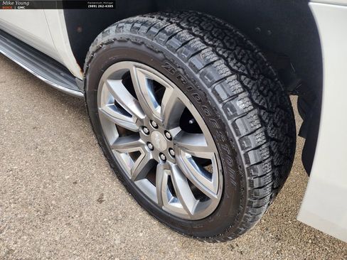 Used 2016 Chevrolet Suburban LTZ image 10