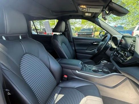 Used 2021 Toyota Highlander XSE AWD/4WD image 32