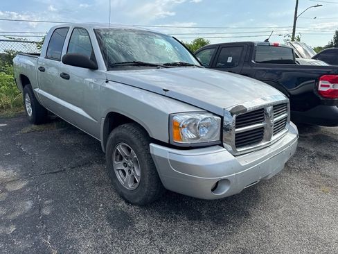 Used 2007 Dodge Dakota SLT RWD image 1