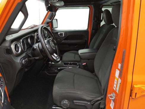 Used 2018 Jeep Wrangler Unlimited Sahara image 17