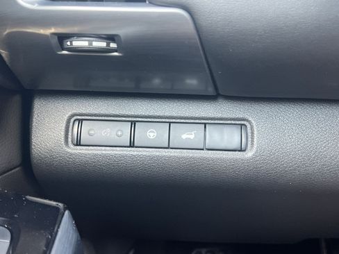 Used 2025 Nissan Pathfinder SL FWD image 10