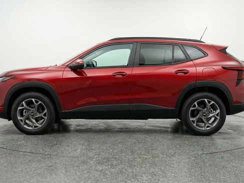 Used 2025 Chevrolet Trax LT w/ LT Convenience Package image 5