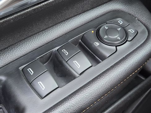 Used 2018 GMC Terrain SLE FWD image 33