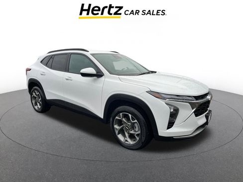 Used 2025 Chevrolet Trax LT image 1