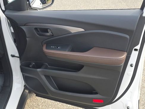 Used 2025 Honda Passport EX-L image 10