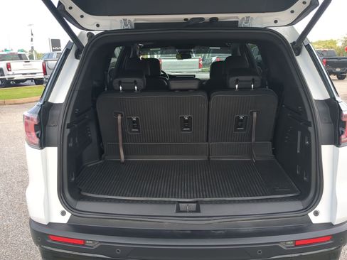 Used 2025 GMC Acadia Elevation w/ Elevation Premium Package FWD image 23
