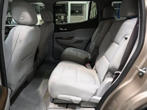 Used 2023 GMC Acadia SLE w/ Driver Convenience Package image 11