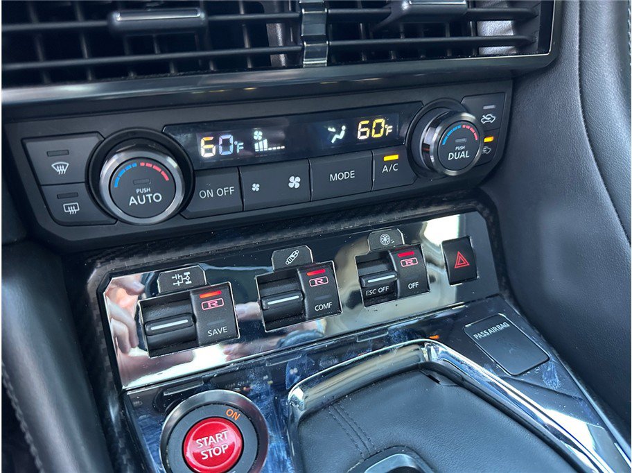 Used 2018 Nissan GT-R Premium AWD/4WD image 35