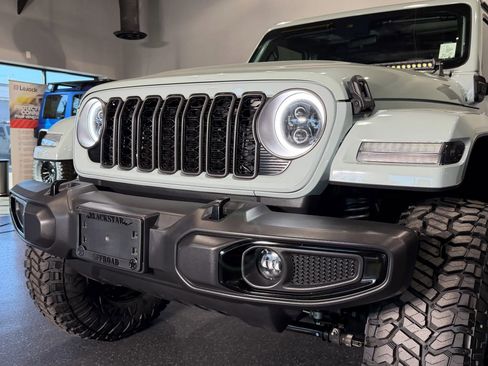 Used 2024 Jeep Wrangler Unlimited image 4