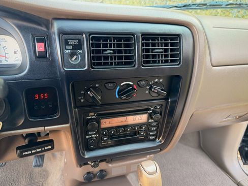 Used 2004 Toyota Tacoma Limited image 15