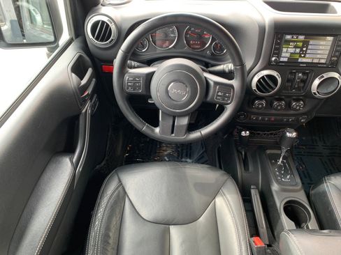 Used 2017 Jeep Wrangler Unlimited Rubicon AWD/4WD image 25