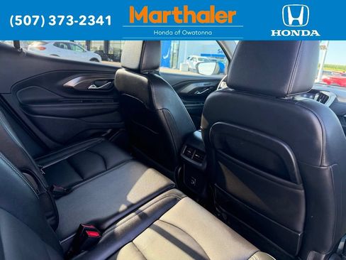 Used 2024 GMC Terrain SLT AWD/4WD image 18