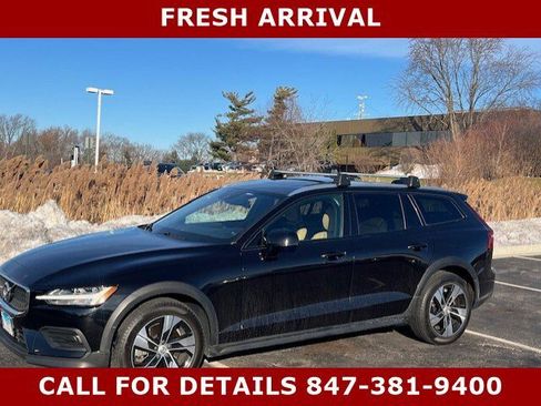 Used 2020 Volvo V60 T5 Cross Country w/ Protection Package Premier image 1