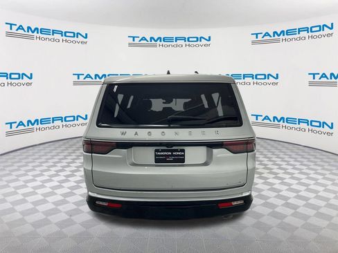 Used 2024 Jeep Wagoneer L Series II w/ Flexible Seating Group AWD/4WD image 4