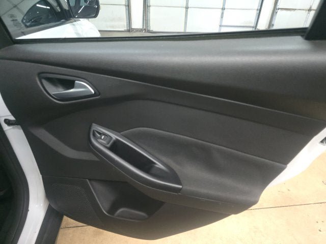 Used 2016 Ford Focus SE w/ Equipment Group 201A FWD image 7