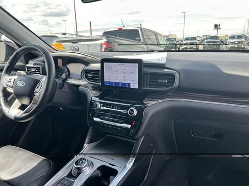Used 2021 Ford Explorer Limited w/ Equipment Group 301A AWD/4WD image 15