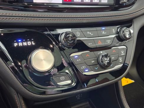 New 2026 Chrysler Pacifica Pinnacle image 24