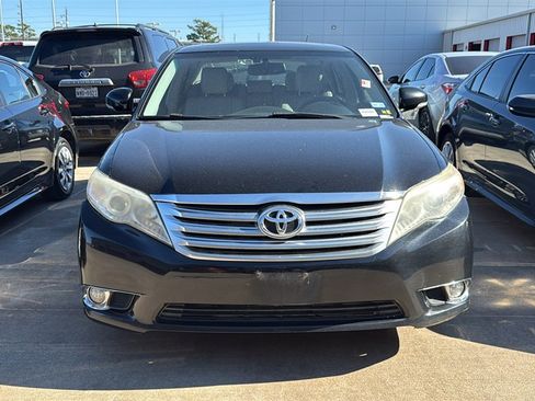 Used 2011 Toyota Avalon Limited image 2