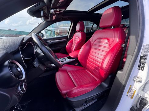 Used 2023 Alfa Romeo Stelvio Veloce AWD/4WD image 2