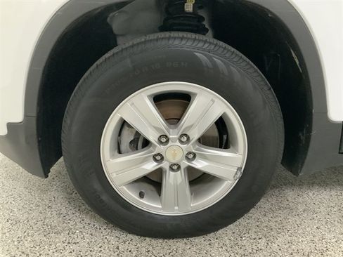 Used 2021 Chevrolet Trax LS w/ Tint and Cruise Package AWD/4WD image 11