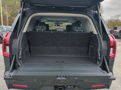 New 2025 Ford Expedition Active image 13