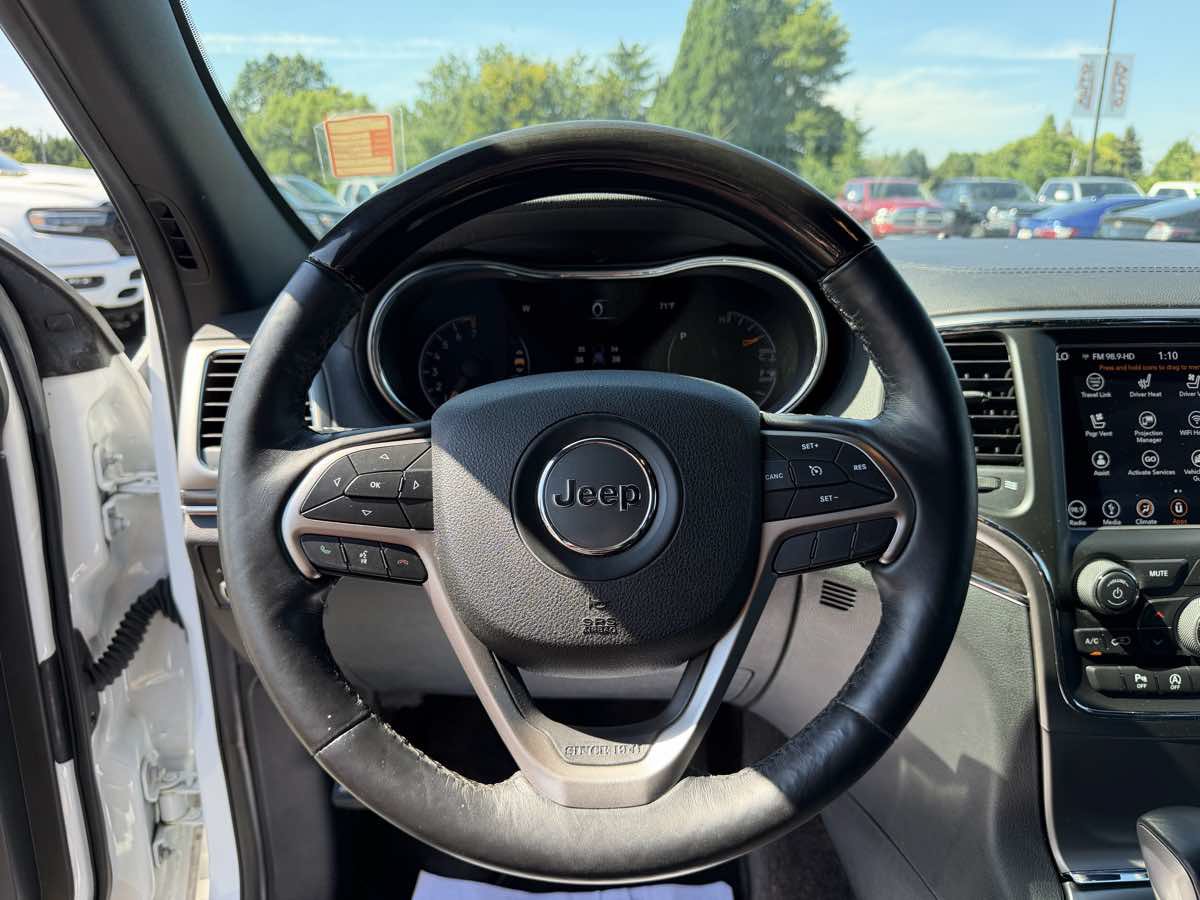 Used 2018 Jeep Grand Cherokee Overland AWD/4WD image 14