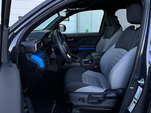 Used 2025 Toyota Tacoma TRD Off-Road image 10