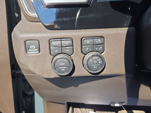 Used 2025 Chevrolet Silverado 1500 LTZ AWD/4WD image 29