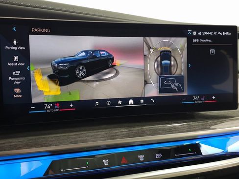 Used 2025 BMW 760i xDrive w/ Premium Package image 36