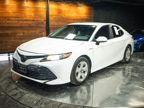 Used 2019 Toyota Camry LE FWD image 2