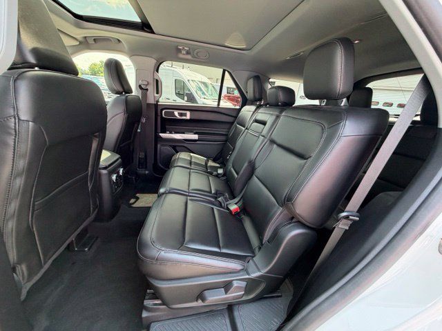 Certified 2022 Ford Explorer XLT w/ Equipment Group 202A AWD/4WD image 18