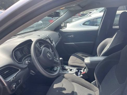 Used 2020 Jeep Cherokee Latitude AWD/4WD image 8
